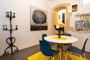 Ortigia Courtyard Apartment by Ortigia Apartments