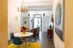 Ortigia Courtyard Apartment by Ortigia Apartments