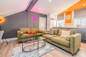 2-Bedroom Flat with Free Parking