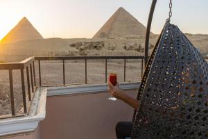 Grensha Pyramids inn