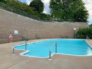 Lounging on the Links Thousand Hills