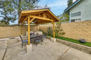 Covered Patio with Grill Home in Rancho Cucamonga! - 3hvězdičkové hotely ve městě Rancho Cucamonga