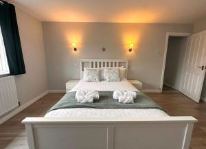 Spacious 4 Bed House with parking in Wolverhampton