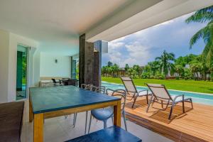 Seaside Serenity Retreat at Mareazul Norte