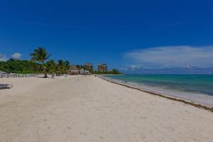 Seaside Serenity Retreat at Mareazul Norte