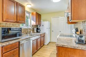 about 10 Mi to Dtwn Indianapolis Home with Game Room!