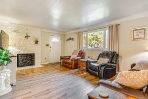 about 10 Mi to Dtwn Indianapolis Home with Game Room!