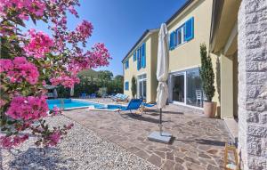 Awesome Home In Naselje Muzini