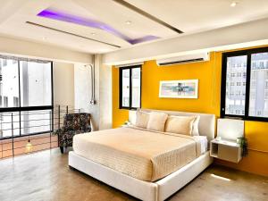 New Loft Apt Full AC King Bed