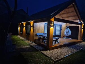 Naujai įrengtas atostogų namelis su kubilu ir pirtimi