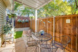 Walk to Lewisville Lake Pet-Friendly Texas Abode!