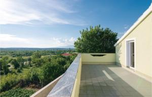 Awesome Home In Pridraga With Wifi