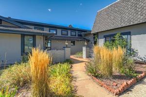 Private Villa-72 Acres-Hot Tub-Views-USAFA