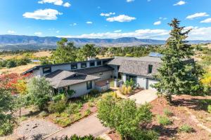 Private Villa-72 Acres-Hot Tub-Views-USAFA