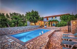 3 Bedroom Nice Home In Smrika 