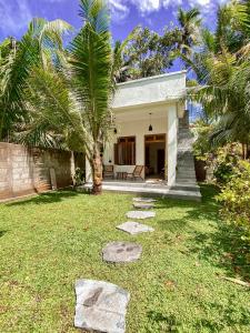 The Palm Private Cottages Midigama