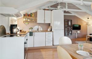 3 Bedroom Beautiful Home In Samsø
