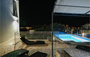 Beautiful Home In Zatoglav With Jacuzzi