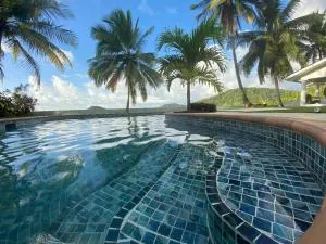 Entire Villa with pool in front of beach! - Puerto Lindo