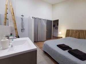 Appartements GITE 3* SAINT GUILHEM LE DESERT CHEZ MARIUS : photos des chambres