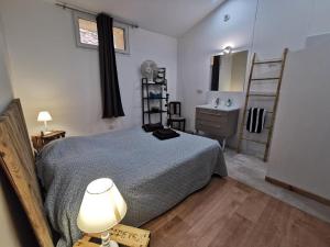 Appartements GITE 3* SAINT GUILHEM LE DESERT CHEZ MARIUS : photos des chambres