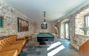 Beautiful Home In Tkon With Outdoor Swimming Pool 