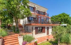 Amazing Apartment In Novi Vinodolski - Donji Zagon