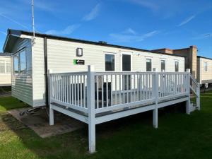 Beautiful 8 Berth Caravan With Decking At Naze Marine Holiday Park Ref 17344Br