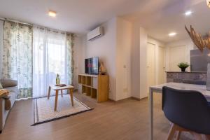 Apartamento moderno con piscina comunitaria cerca del aeropuerto