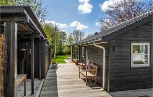 Nice Home In Dronningmølle With Wifi