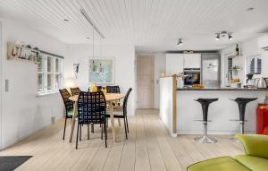Stunning Home In Glesborg With Wifi
