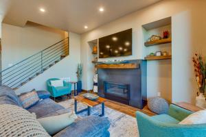 Angel Fire Home w Hot Tub < 1 Mi to Ski Slopes!