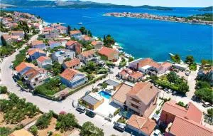 2 Bedroom Gorgeous Home In Brodarica - كرابانج