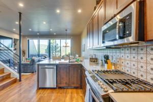 Angel Fire Home w Hot Tub < 1 Mi to Ski Slopes!