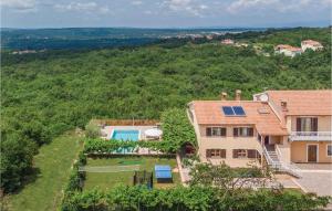 7 Bedroom Nice Home In Labin 