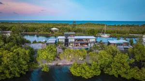 NEW Modern Ocean Front Villa on Private Island - Punta Gorda