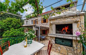 2 Bedroom Awesome Home In Orebic