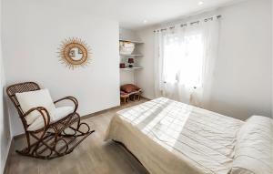 Appartements Awesome Apartment In Narbonne With Wifi : photos des chambres