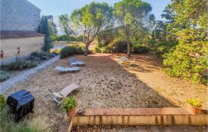 Maisons de vacances Beautiful Home In Villarzel-Du-Razes : photos des chambres