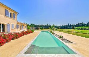 Maisons de vacances Beautiful Home In Eyragues : photos des chambres