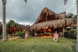 Hotel Pietrasanta Cabañas frente a la Represa Peñol Guatape