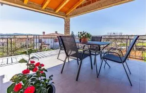 2 Bedroom Cozy Apartment In Labin - Vinež