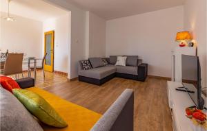 2 Bedroom Cozy Apartment In Labin 