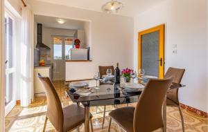 2 Bedroom Cozy Apartment In Labin