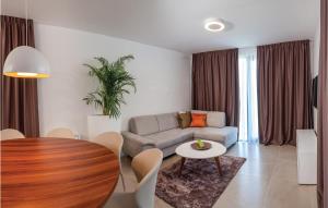 Cozy Home In Okrug Gornji With Sauna 