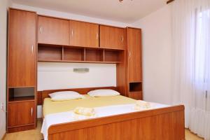 Apartments Andela J