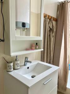 Cannes Centre Apartment 2-Room by Palais des Festivals & Beach