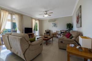 Sea View Villa with Private Pool in Coral bay