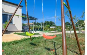 3 Bedroom Cozy Home In Banjole