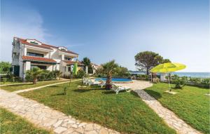 Three-Bedroom Apartment In Privlaka